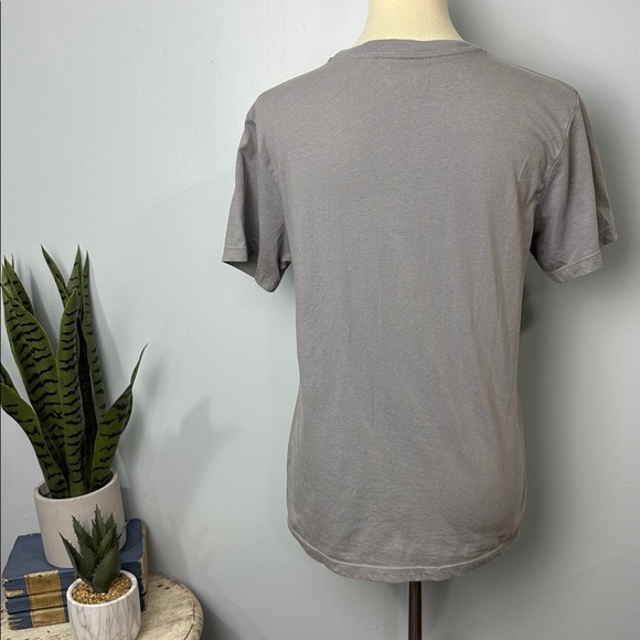 ❄️ Ed Hardy Gray Profile Tiger Graphic Tee Size Small - Picture 3 of 4